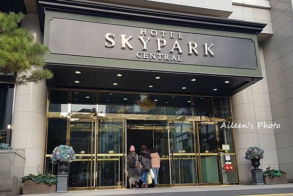 《天空花園酒店明洞中央店》首爾市中心超便利的交通與購物聖地